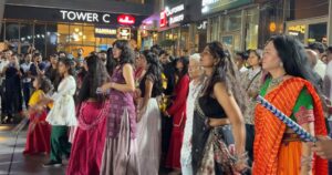 Noida: अपटाउन बाय एडवांट में डांडिया और गरबा का जश्न, जमकर थिरकी महिलाएं